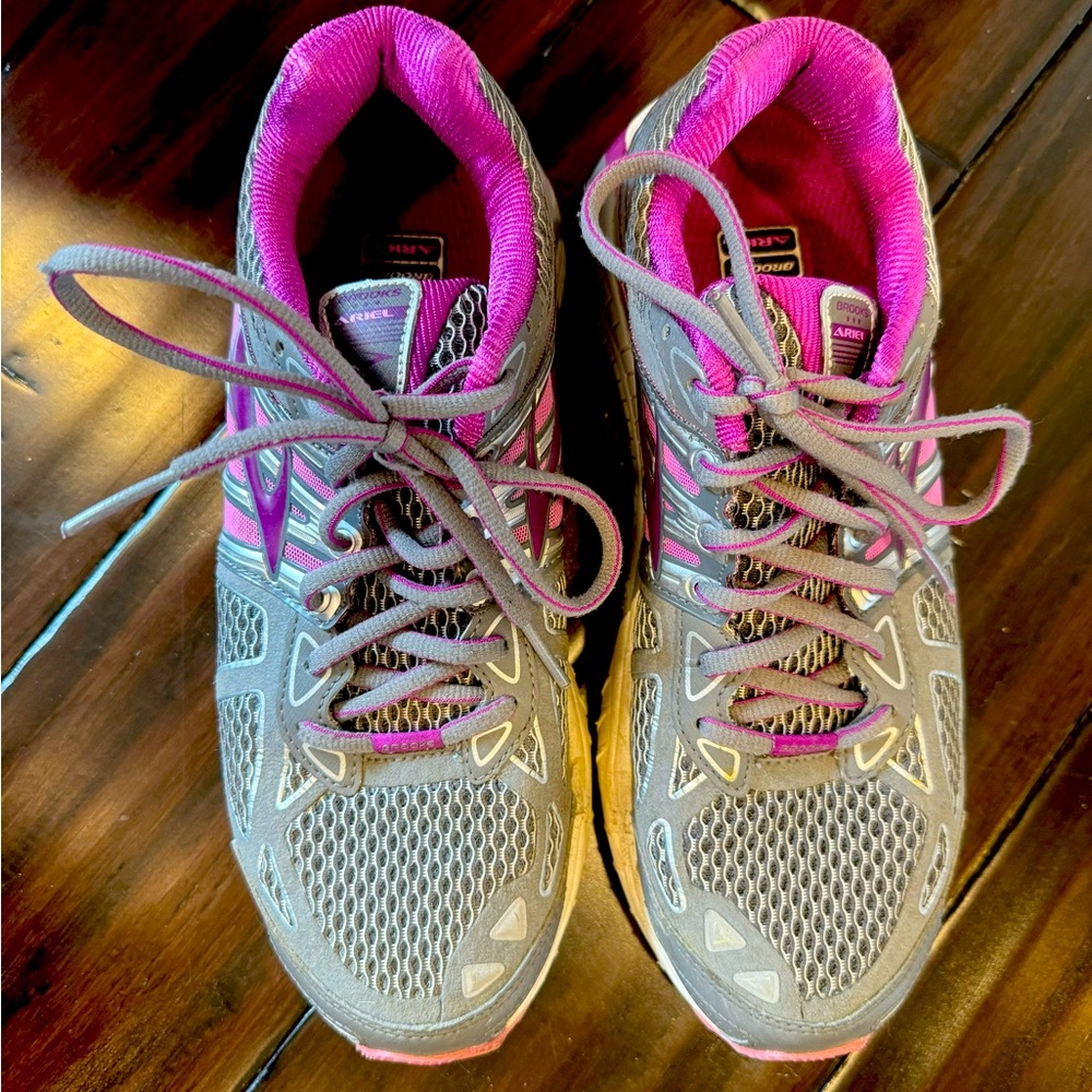 Brooks Ariel Mogo Sneakers / Running Shoes Size 9.5